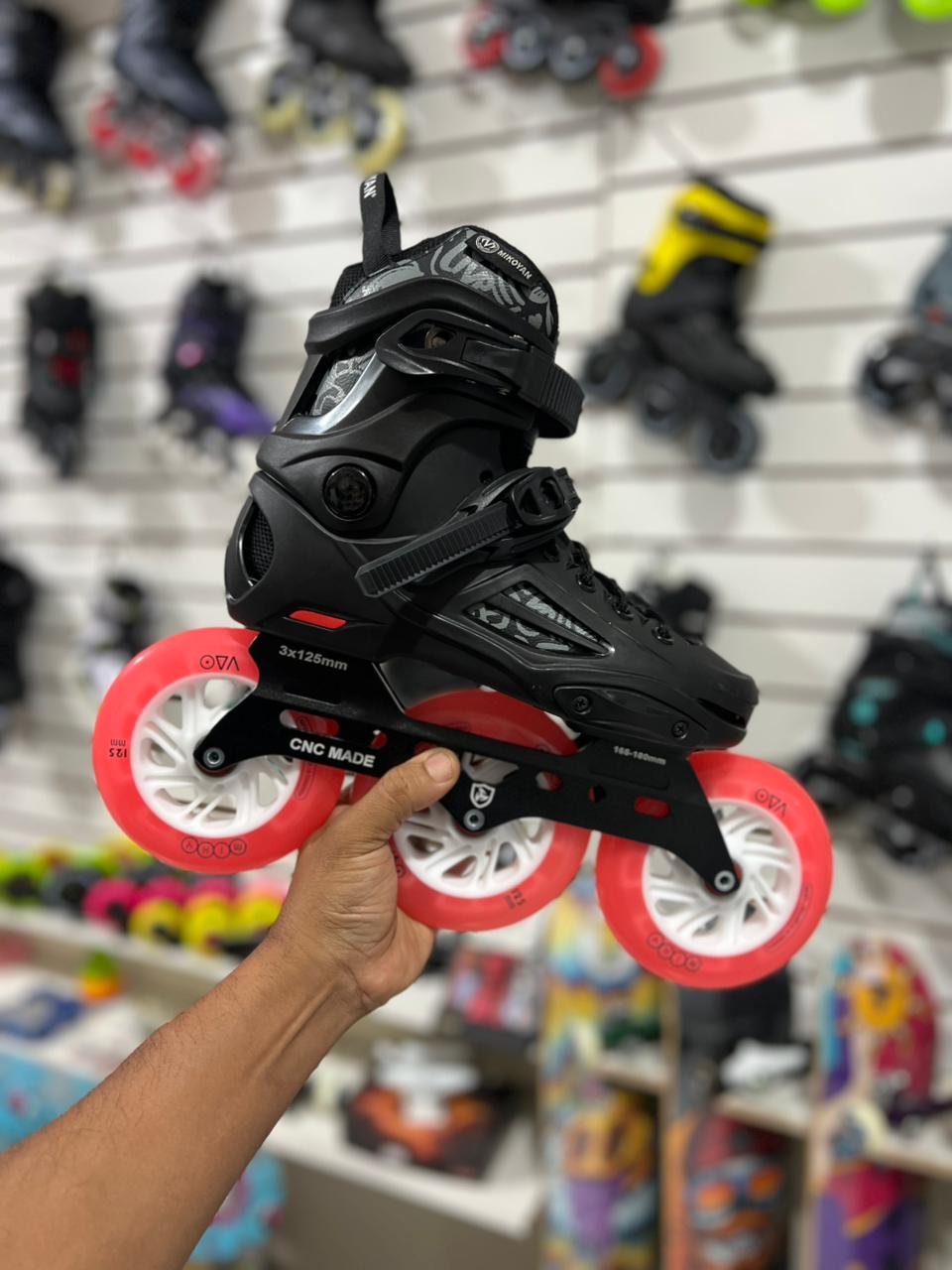 Patins Inline Mikoyan Black 125mm Led e rolamentos Abec7