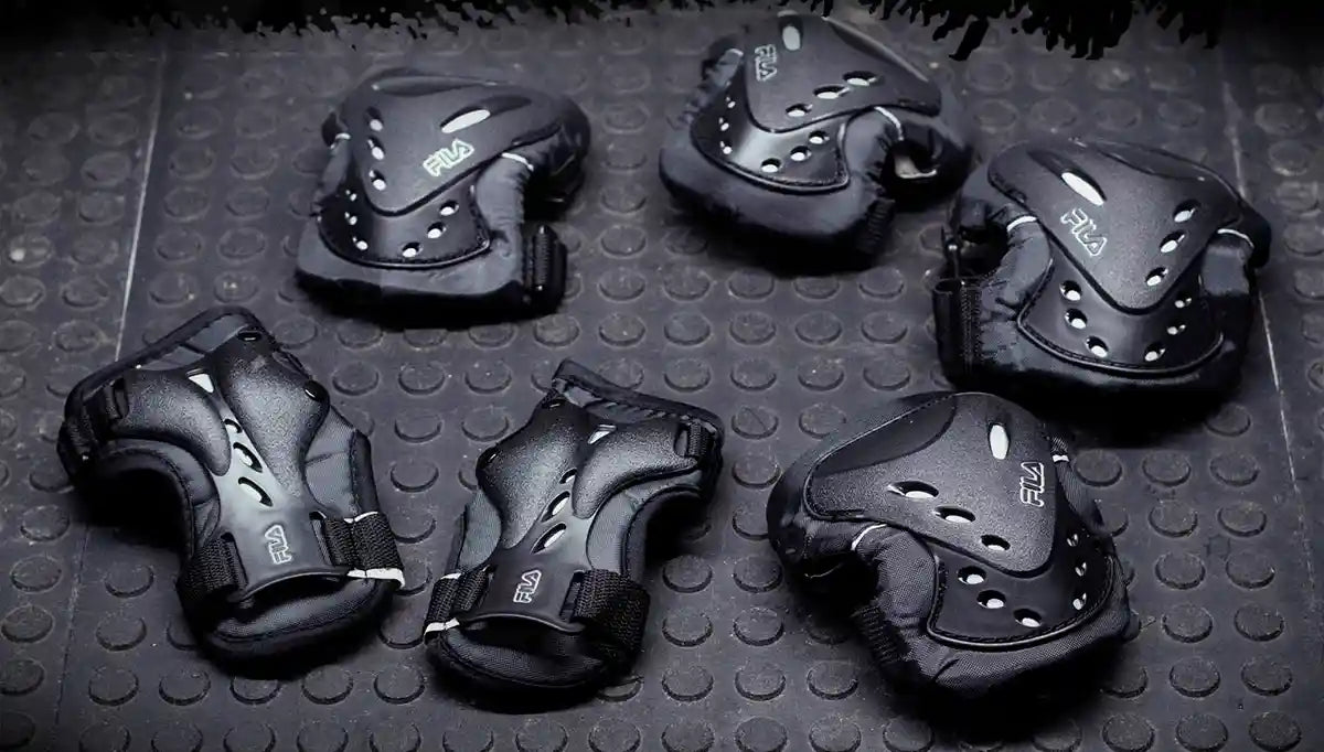 Imagem de um kit de proteção para patins e skate